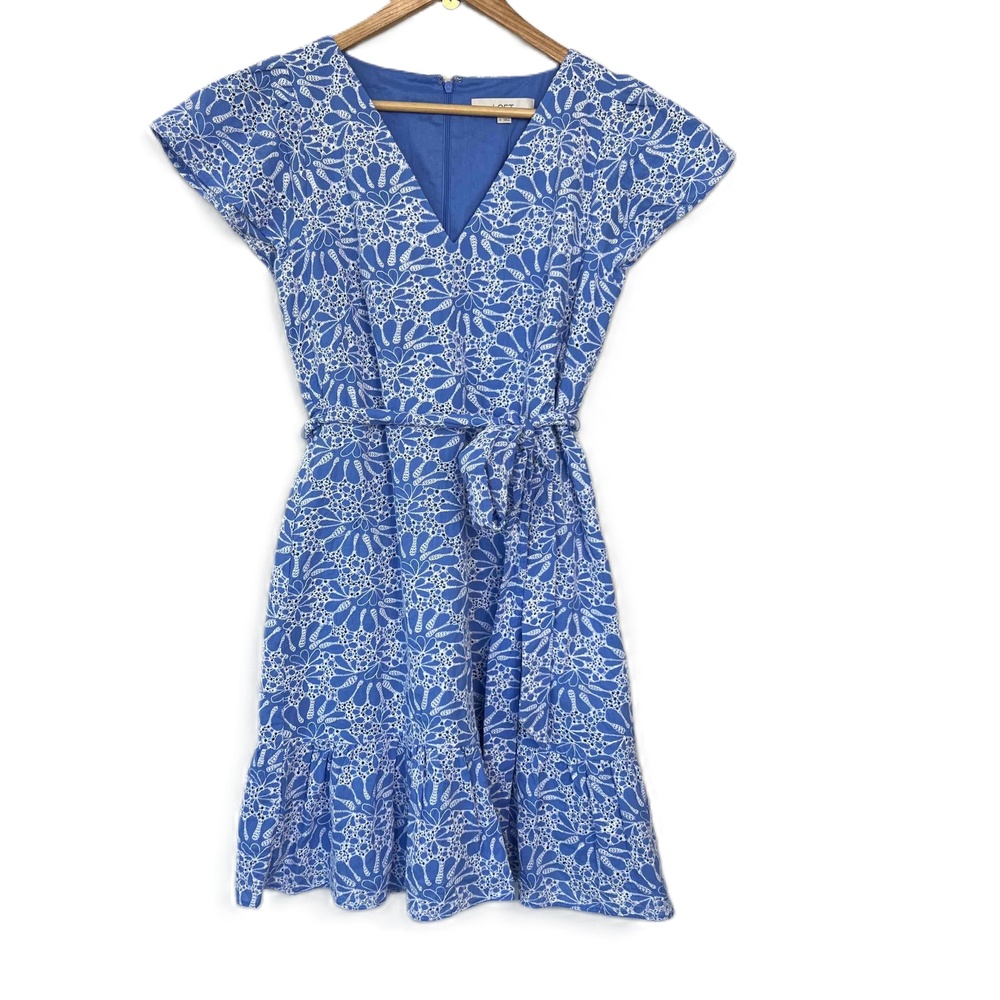 Loft Eyelet Floral Pattern Dress Blue White V-Neck Tie Waist Ruffle Size 4 NWT